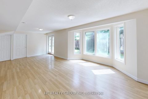 Photo 18 at 47 Medoc Place, Patterson, Vaughan