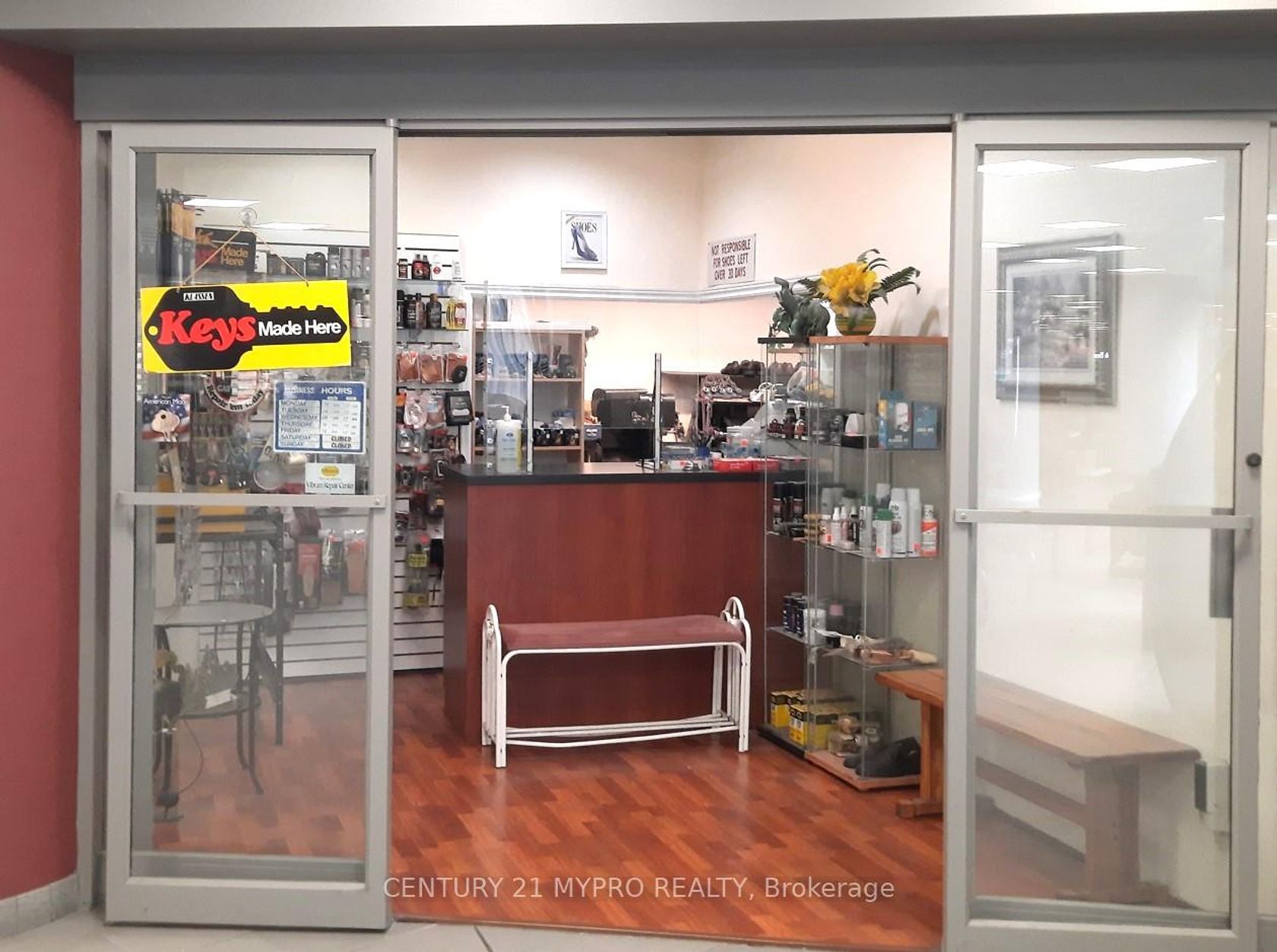 HSC 107 - 700 University Avenue, Chinatown, Toronto photo number 2