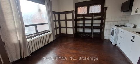 Photo 4 at 4 Glenhurst Avenue, Oakwood Village, Toronto