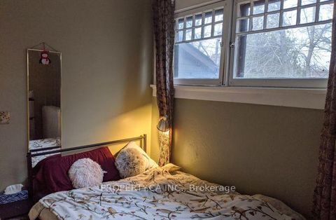 Photo 15 at 4 Glenhurst Avenue, Oakwood Village, Toronto