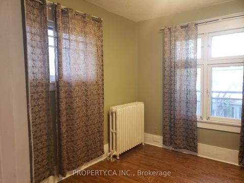 Photo 17 at 4 Glenhurst Avenue, Oakwood Village, Toronto