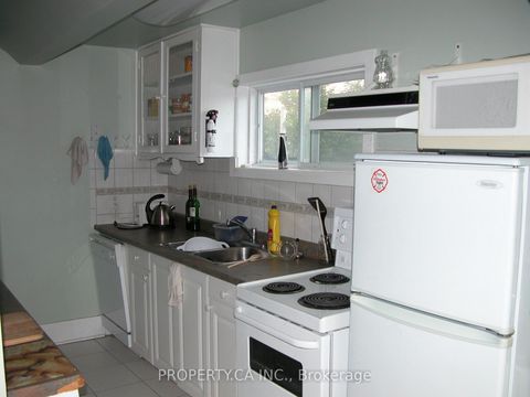 Photo 18 at 4 Glenhurst Avenue, Oakwood Village, Toronto