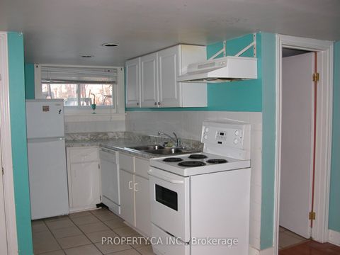 Photo 20 at 4 Glenhurst Avenue, Oakwood Village, Toronto