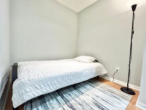 Photo 2 at 537 - 231 Fort York Boulevard, Niagara, Toronto