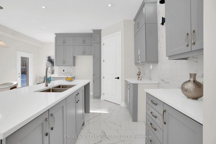 Photo 9 at 58 Claremont Drive N, Wellington North, Brampton