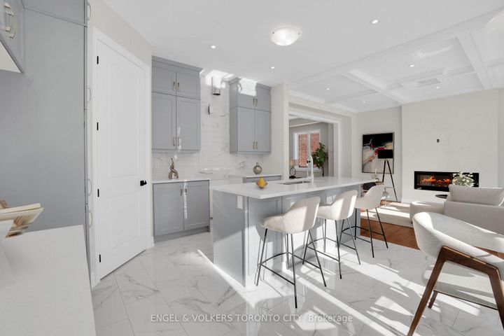 Photo 10 at 58 Claremont Drive N, Wellington North, Brampton