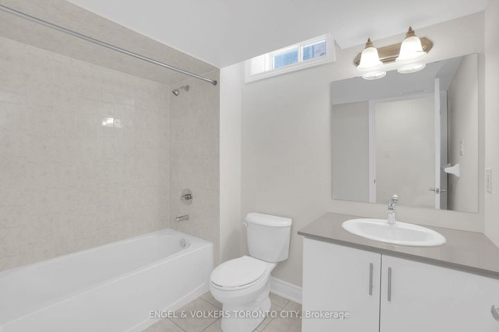 Photo 24 at 58 Claremont Drive N, Wellington North, Brampton