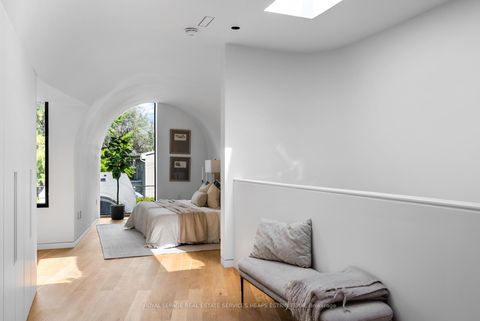 Photo 13 at 44 Foxley Street, Bellwoods, Toronto