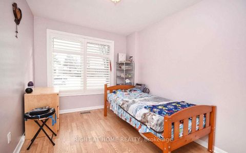 Photo 9 at 513 Lynett Crescent, Crosby, Richmond Hill