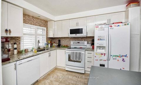 Photo 11 at 513 Lynett Crescent, Crosby, Richmond Hill