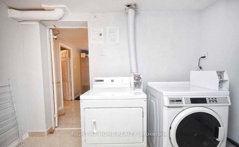 Photo 12 at 513 Lynett Crescent, Crosby, Richmond Hill