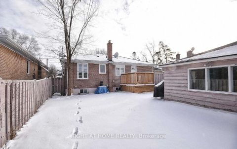 Photo 15 at 513 Lynett Crescent, Crosby, Richmond Hill