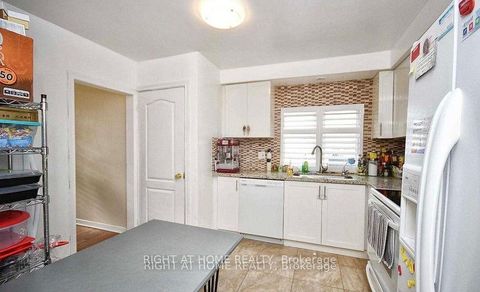 Photo 16 at 513 Lynett Crescent, Crosby, Richmond Hill