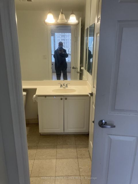 Photo 6 at 3002 - 3880 DUKE OF YORK BLVD Boulevard, City Centre, Mississauga