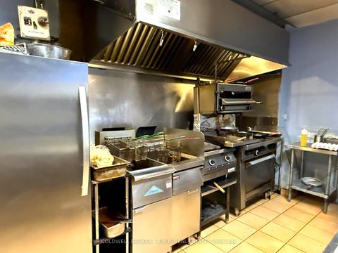 Photo 4 at 390 Roncesvalles Avenue, Swansea, Toronto