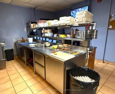 Photo 5 at 390 Roncesvalles Avenue, Swansea, Toronto