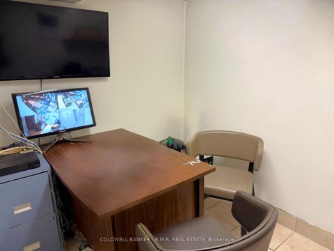 Photo 11 at 390 Roncesvalles Avenue, Swansea, Toronto