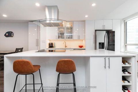 Photo 0 at 903 - 633 Bay Street, Bay Street Corridor, Toronto