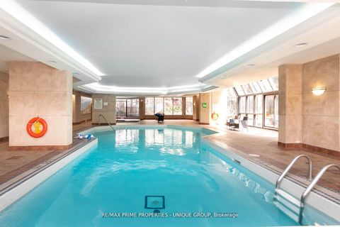 Photo 16 at 903 - 633 Bay Street, Bay Street Corridor, Toronto