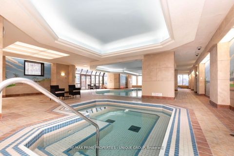 Photo 17 at 903 - 633 Bay Street, Bay Street Corridor, Toronto