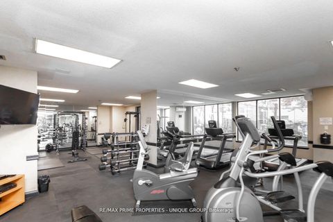 Photo 18 at 903 - 633 Bay Street, Bay Street Corridor, Toronto