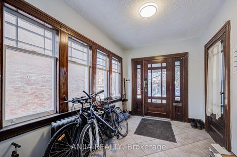 Photo 1 at 7 Linnsmore Crescent, East York, Toronto