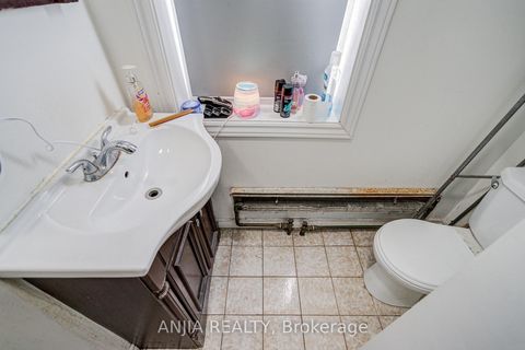 Photo 6 at 7 Linnsmore Crescent, East York, Toronto