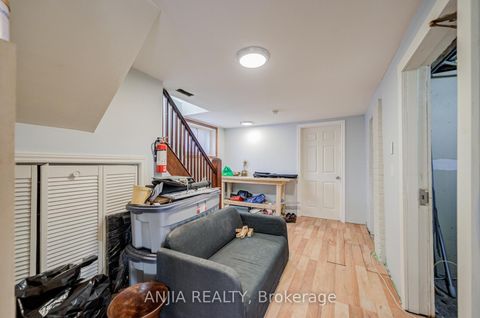 Photo 7 at 7 Linnsmore Crescent, East York, Toronto