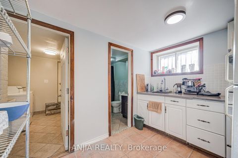 Photo 8 at 7 Linnsmore Crescent, East York, Toronto