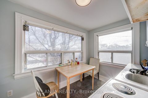 Photo 13 at 7 Linnsmore Crescent, East York, Toronto