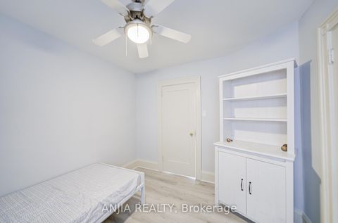 Photo 15 at 7 Linnsmore Crescent, East York, Toronto