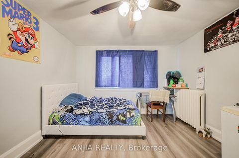 Photo 16 at 7 Linnsmore Crescent, East York, Toronto