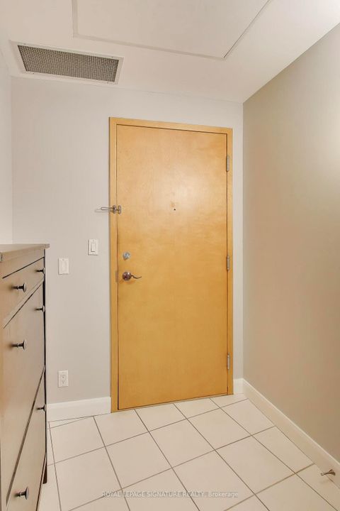 Photo 3 at 801 - 700 King Street W, Niagara, Toronto