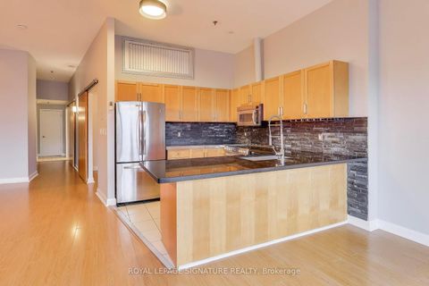 Photo 10 at 801 - 700 King Street W, Niagara, Toronto