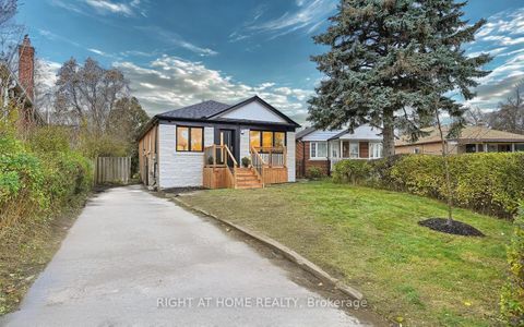 Photo 2 at 162 Tower Drive, Maryvale, Toronto