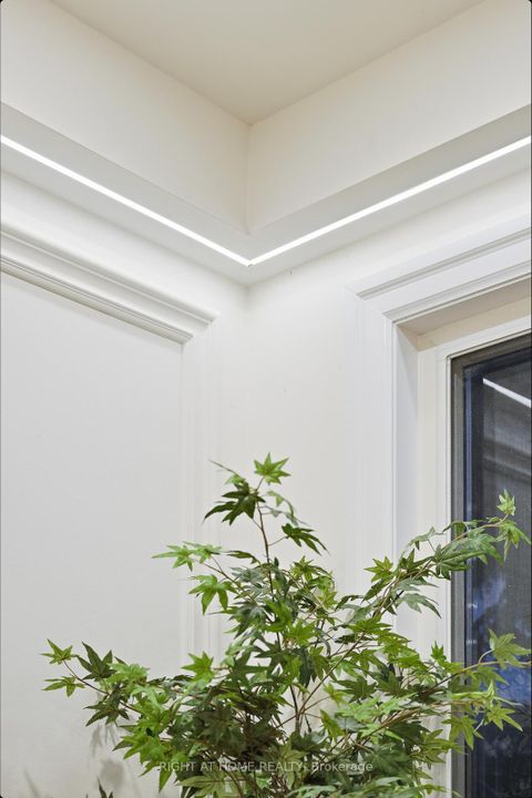 Photo 10 at 162 Tower Drive, Maryvale, Toronto