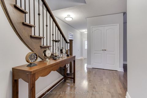 Photo 6 at 484 Menczel Crescent, Summerhill Estates, Newmarket