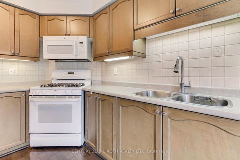 Photo 11 at 484 Menczel Crescent, Summerhill Estates, Newmarket