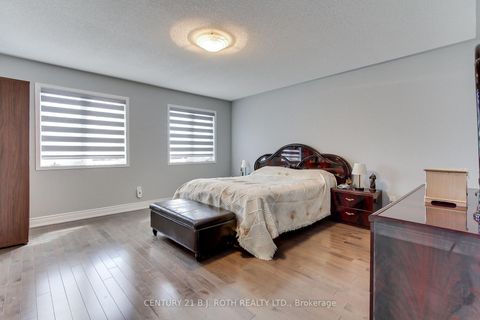 Photo 17 at 484 Menczel Crescent, Summerhill Estates, Newmarket