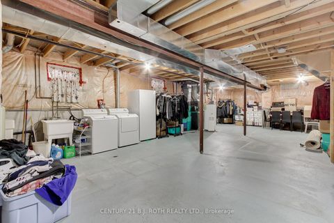 Photo 23 at 484 Menczel Crescent, Summerhill Estates, Newmarket