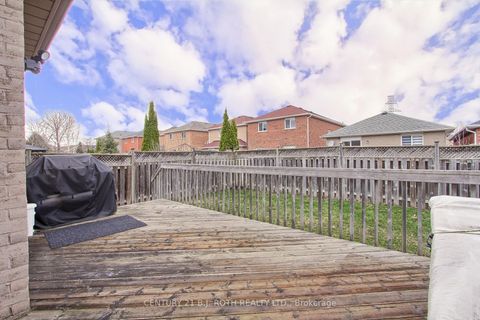 Photo 25 at 484 Menczel Crescent, Summerhill Estates, Newmarket