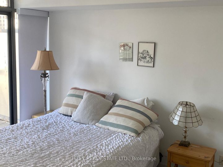 Photo 12 at 608 - 33 Charles Street E, Yonge Corridor, Toronto