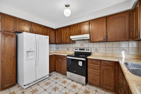 Photo 10 at 74 Minglehaze Drive, Jamestown, Toronto