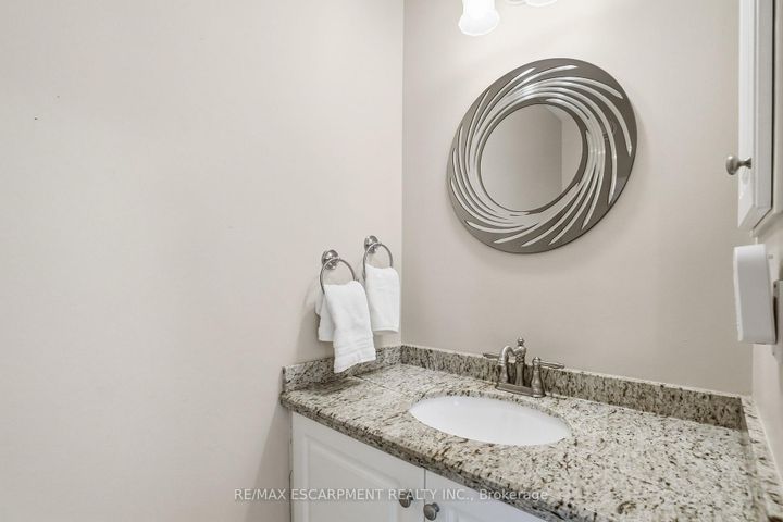 Photo 8 at 148 Glenariff Drive, Rural Flamborough, Hamilton