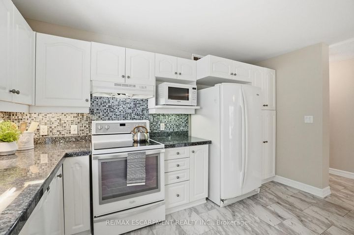 Photo 10 at 148 Glenariff Drive, Rural Flamborough, Hamilton