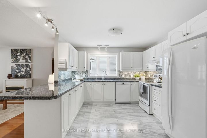 Photo 11 at 148 Glenariff Drive, Rural Flamborough, Hamilton