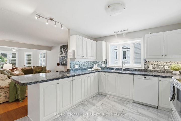 Photo 12 at 148 Glenariff Drive, Rural Flamborough, Hamilton