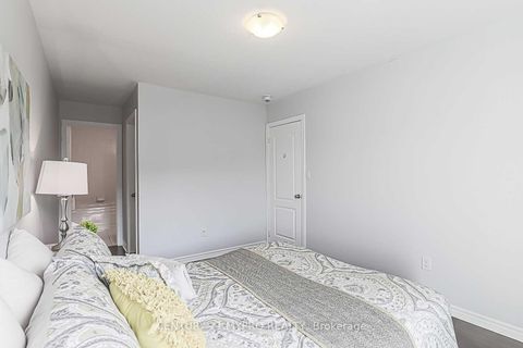 Photo 18 at 3 - 12 Eaton Park Lane, L'Amoreaux, Toronto