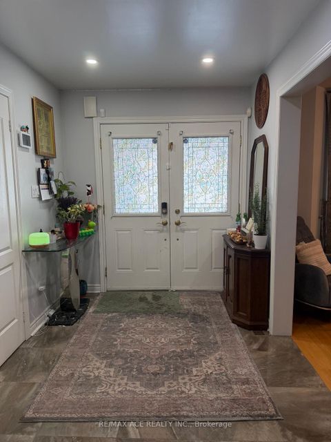 Photo 3 at 137 Yardley Avenue, Parkview, Toronto