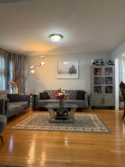 Photo 5 at 137 Yardley Avenue, Parkview, Toronto